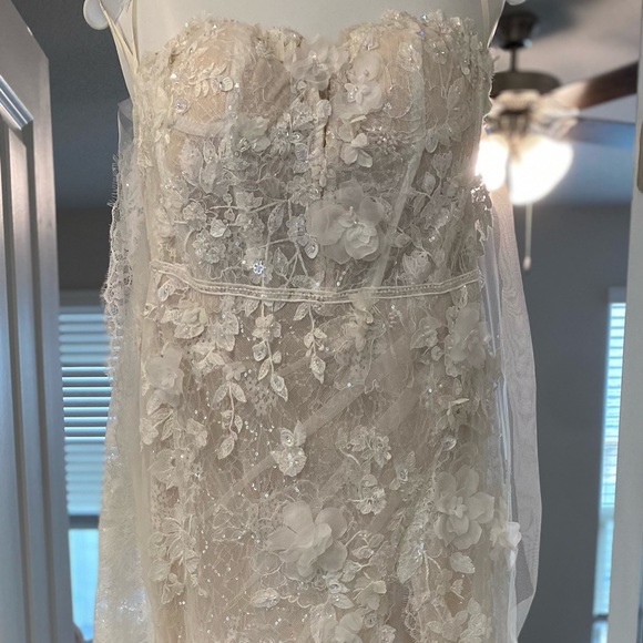 Galina Signature Wedding Gown - Picture 11 of 11